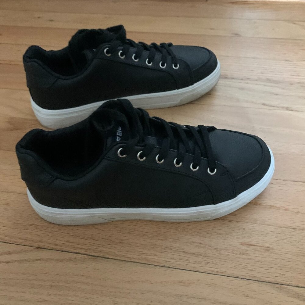 Lands' End Women's Comfort Sneakers, size 7, Black